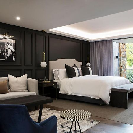 Seven Villa Hotel & Spa Johannesburg Exterior photo A bedroom at the hotel